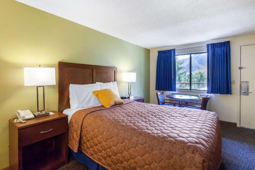 גלנווד ספרינגס Rodeway Inn מראה חיצוני תמונה