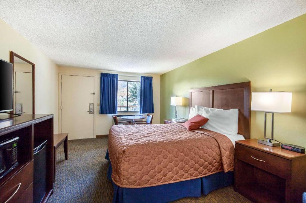 גלנווד ספרינגס Rodeway Inn מראה חיצוני תמונה