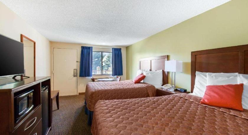 גלנווד ספרינגס Rodeway Inn מראה חיצוני תמונה